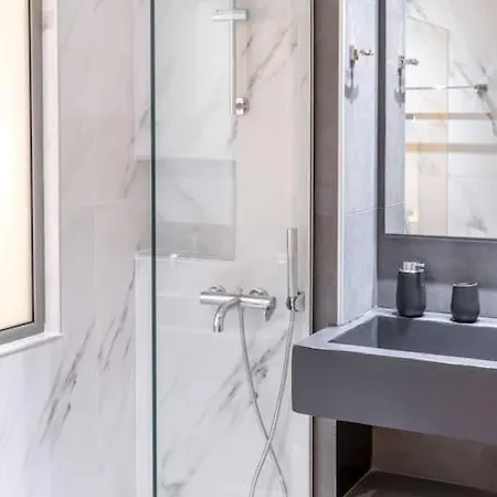The Hostmaster Deluxe Suite Athens Exterior photo