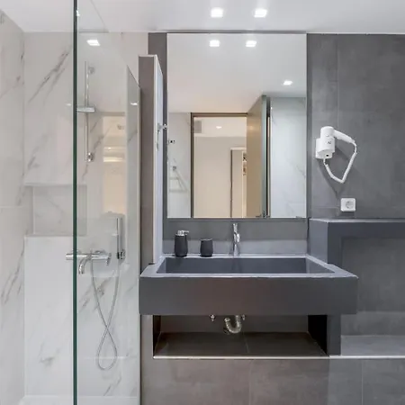 The Hostmaster Deluxe Suite Athens Exterior photo
