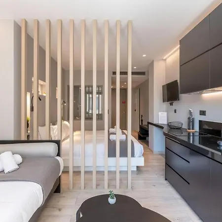 The Hostmaster Deluxe Suite Athens Exterior photo